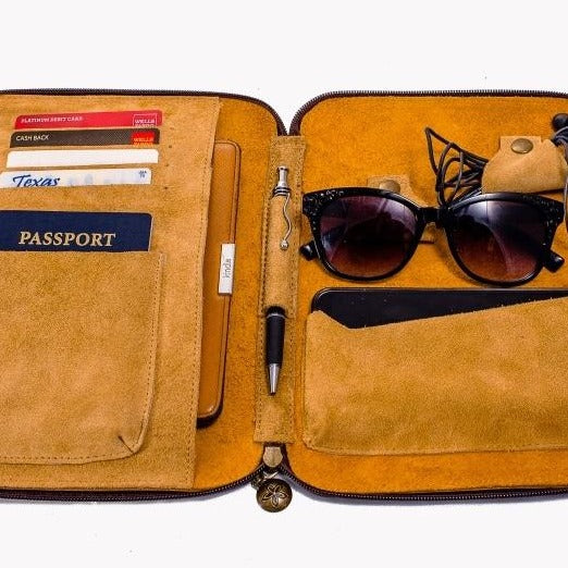 Expedition Travel Case in Camel